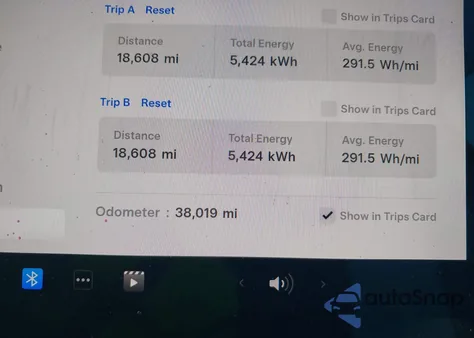2022 Tesla Model Y Performance Dual Motor All-Wheel Drive z USA, uszkodzony, nr VIN 7SAYGDEF3NF390140